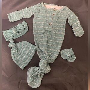 Lou Lou newborn knotted gown set